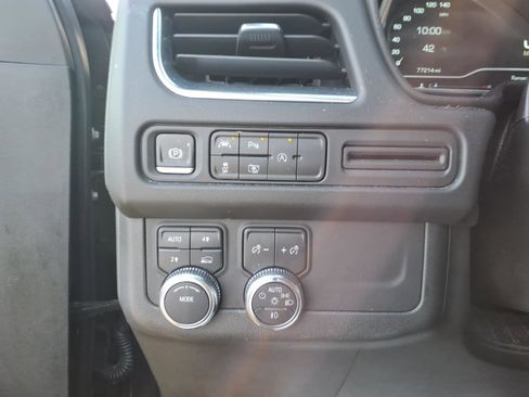 Used 2023 GMC Yukon SLT w/ SLT Premium Package image 16