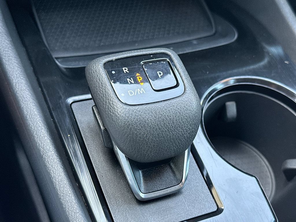 Used 2025 Nissan Rogue SV FWD image 20