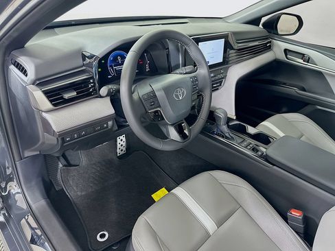 Used 2026 Toyota Camry SE w/ Convenience Package FWD image 9