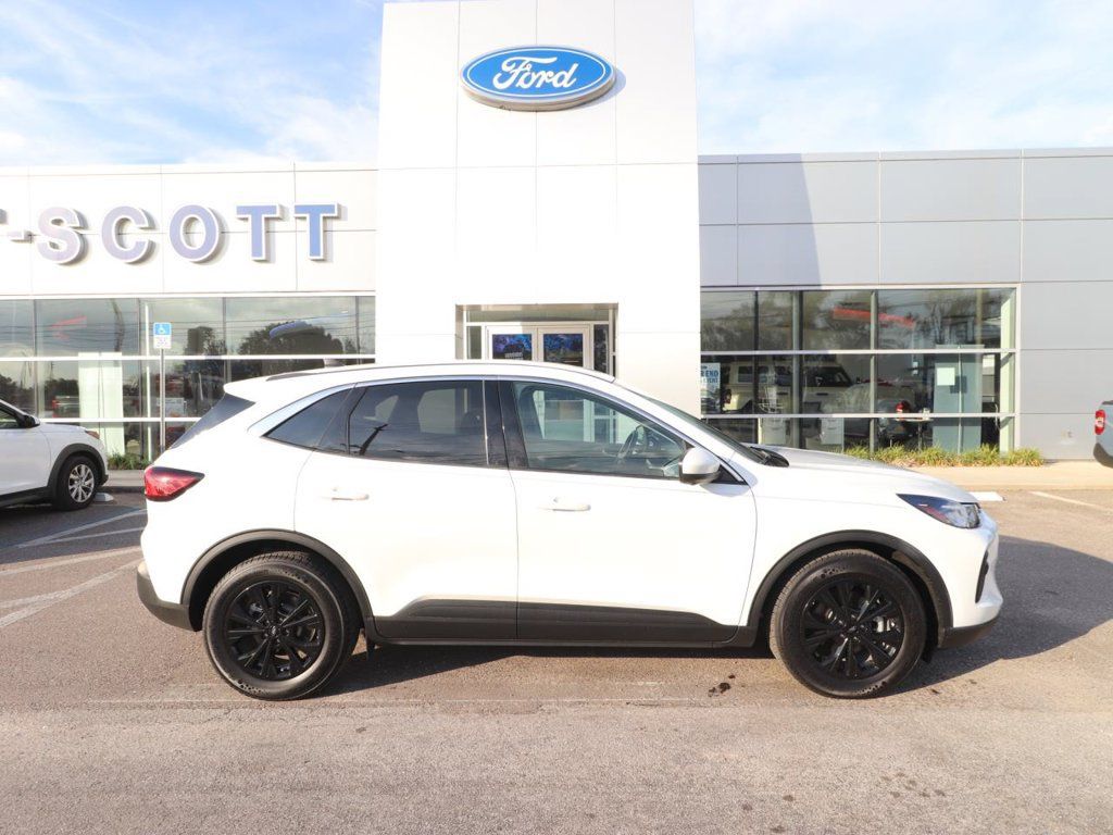 Used 2023 Ford Escape Active w/ Tech Pack #2 FWD image 14