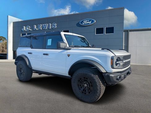 New 2026 Ford Bronco Badlands w/ Sasquatch Package AWD/4WD image 1