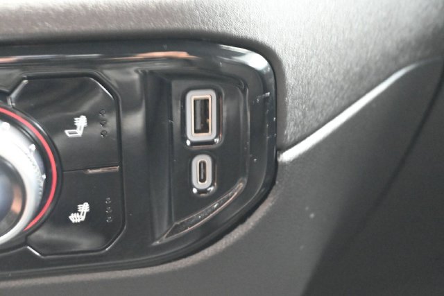 Used 2024 GMC Sierra 1500 SLT AWD/4WD image 14