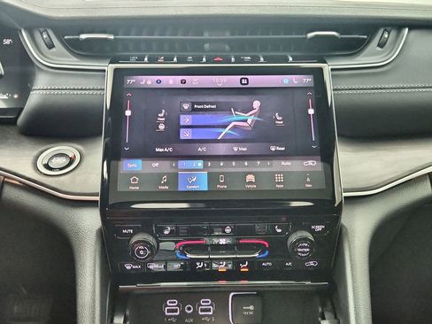 New 2025 Jeep Grand Cherokee Limited image 27