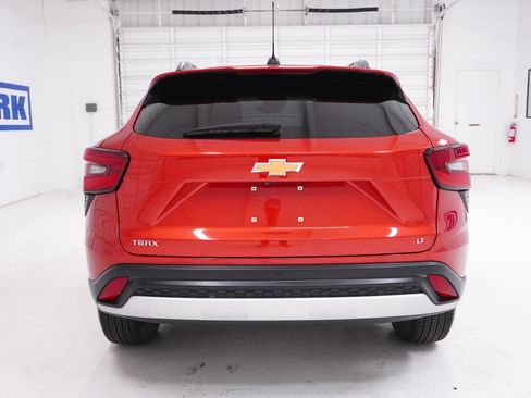 Used 2024 Chevrolet Trax LT w/ Driver Confidence Package FWD image 6