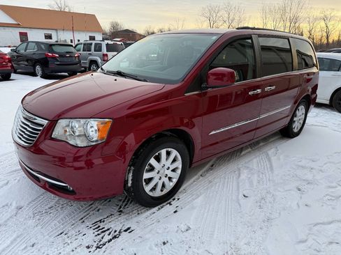 Used 2016 Chrysler Town & Country Touring w/ Driver Convenience Group image 3
