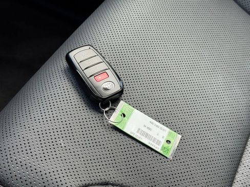 Used 2025 Toyota Tundra Limited image 35