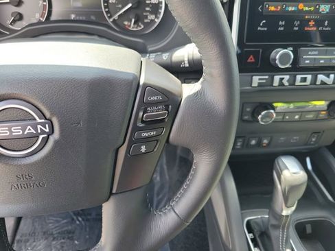 Used 2025 Nissan Frontier SV w/ SV Convenience Package RWD image 14