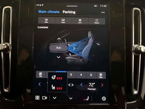 Used 2025 Volvo XC40 B5 Plus image 49