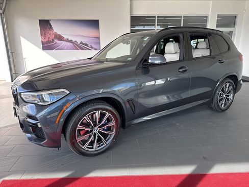 Used 2022 BMW X5 xDrive40i w/ M Sport Package image 4
