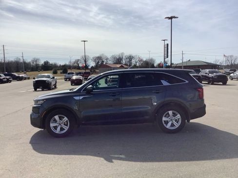 Used 2023 Kia Sorento LX image 5