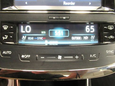 Used 2017 Toyota Avalon Limited image 30