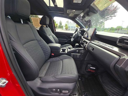 Used 2024 Toyota Tacoma TRD Sport w/ TRD Sport Premium Package AWD/4WD image 11