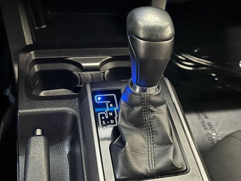 Used 2016 Toyota Tacoma TRD Off-Road AWD/4WD image 15