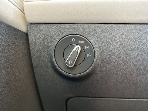 New 2026 Volkswagen Taos SE image 30