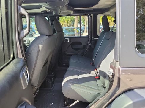 Used 2024 Jeep Wrangler Sport S image 9