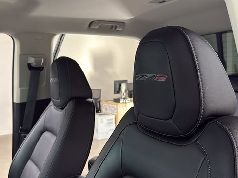 Used 2022 Chevrolet Colorado ZR2 w/ ZR2 Dusk Special Edition image 13