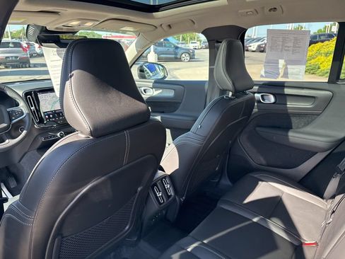 Certified 2024 Volvo XC40 B5 Plus w/ Climate Package AWD/4WD image 30