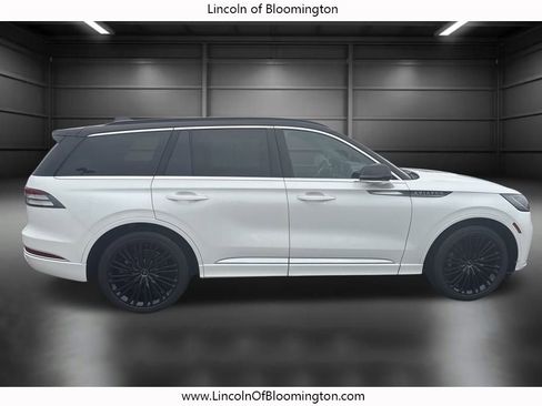 Certified 2025 Lincoln Aviator Black Label image 9