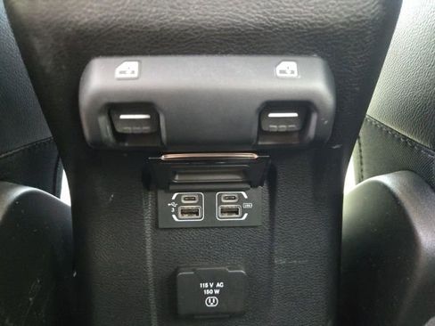 Used 2019 Jeep Wrangler Unlimited Sahara image 37