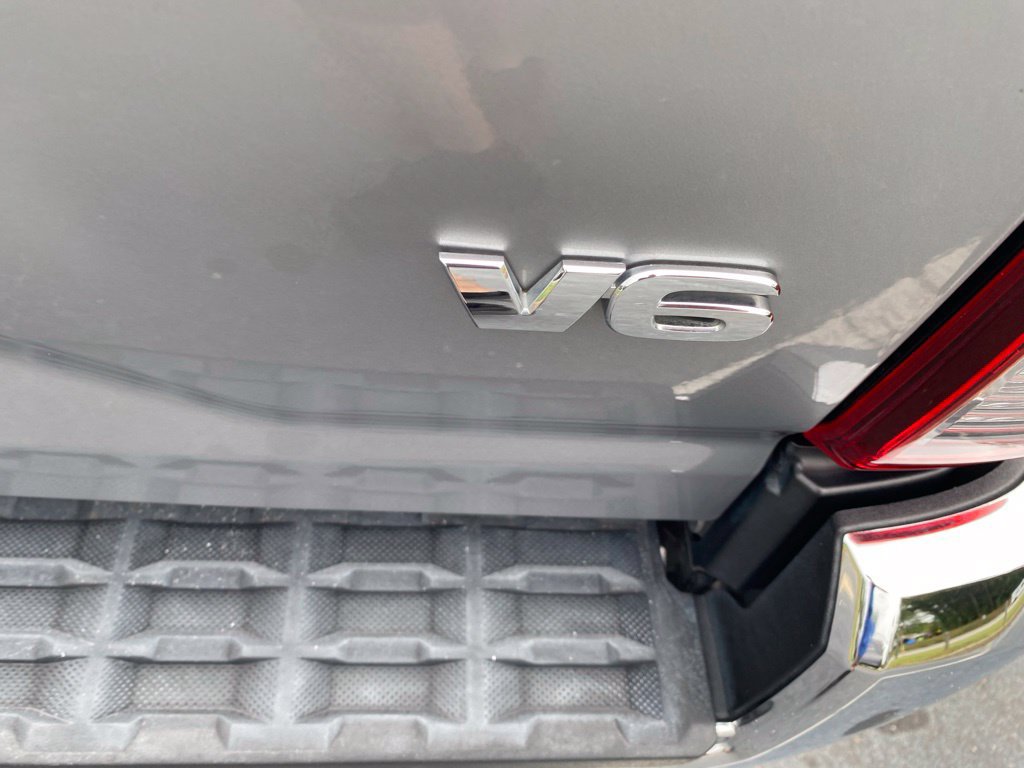 Used 2018 Toyota Tacoma SR5 AWD/4WD image 14