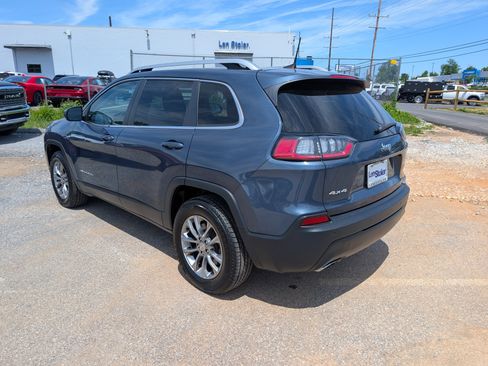 Used 2019 Jeep Cherokee Latitude Plus w/ Comfort/Convenience Group AWD/4WD image 3