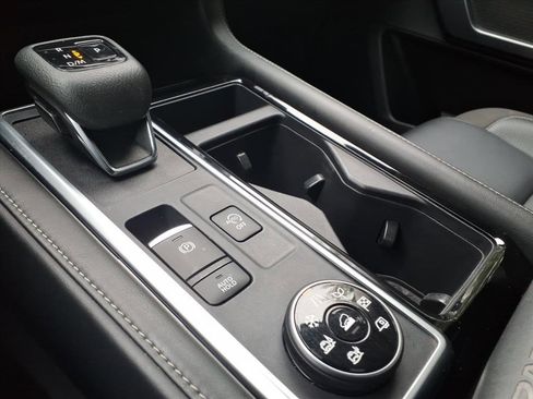 Used 2022 Nissan Pathfinder SL image 16