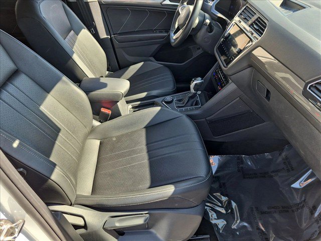 Used 2024 Volkswagen Tiguan SE AWD/4WD image 19