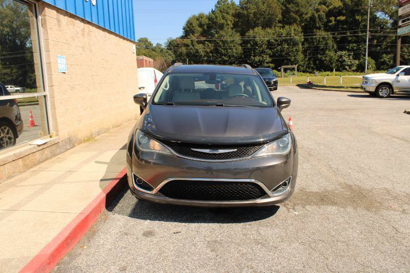 Used 2017 Chrysler Pacifica Touring-L Plus w/ Tire & Wheel Group FWD image 2
