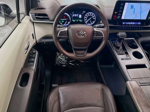 Used 2021 Toyota Sienna Platinum image 23