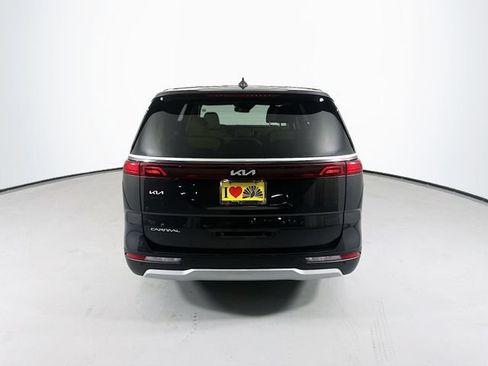 Used 2024 Kia Carnival EX FWD image 8