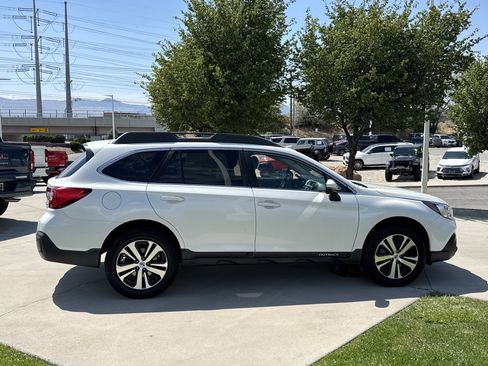Used 2019 Subaru Outback 2.5i Limited AWD/4WD image 6