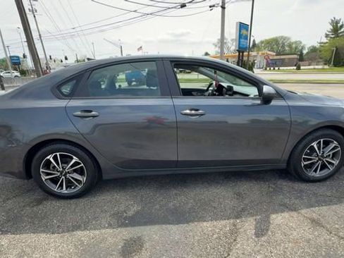 Used 2022 Kia Forte LXS FWD image 9