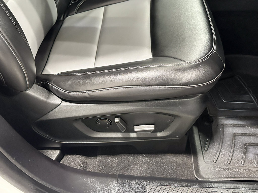 Used 2022 Ford Explorer XLT w/ Equipment Group 202A AWD/4WD image 28