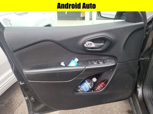 Used 2016 Jeep Cherokee Latitude w/ Cold Weather Group image 6