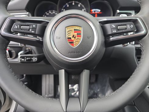 New 2026 Porsche Macan image 19