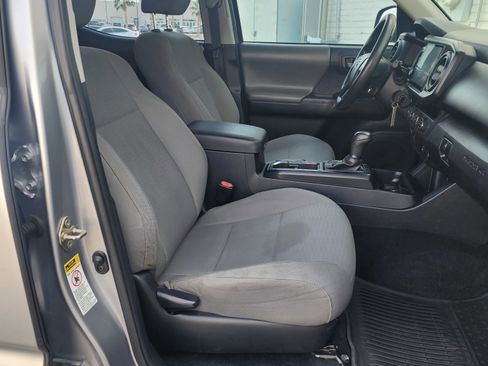 Used 2016 Toyota Tacoma SR image 12
