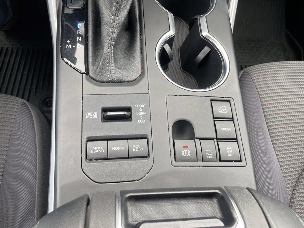 Used 2023 Toyota Highlander L AWD/4WD image 14