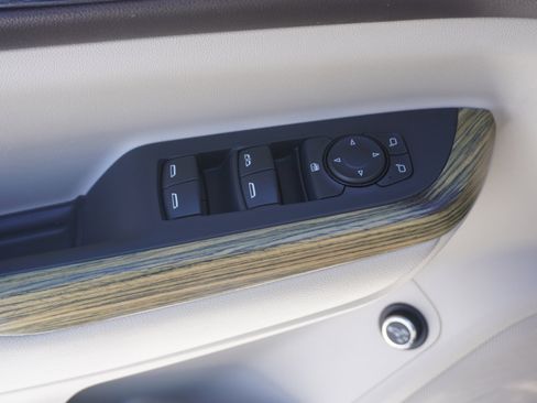 Used 2018 GMC Acadia Denali w/ Technology Package image 9