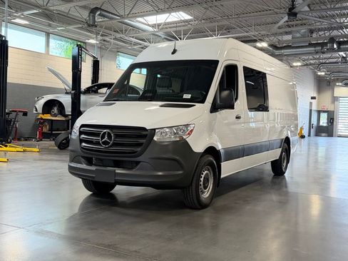 Used 2025 Mercedes-Benz Sprinter 2500 image 9
