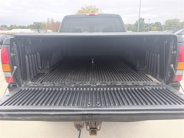 Used 2004 GMC Sierra 2500 SLT w/ Heavy-Duty Power Package AWD/4WD image 7