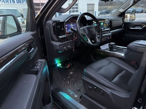 Used 2024 Chevrolet Silverado 1500 LT Trail Boss w/ LT Trail Boss Premium Package image 8