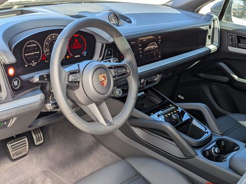 New 2026 Porsche Cayenne S image 4