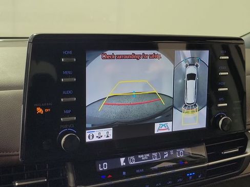 Used 2024 Toyota Sienna Platinum FWD image 30