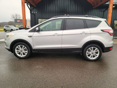 Used 2018 Ford Escape SE image 23