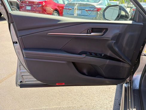 Used 2026 Toyota Camry Hybrid FWD image 10