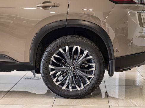 Used 2025 Nissan Rogue SL w/ Tech Package AWD/4WD image 7