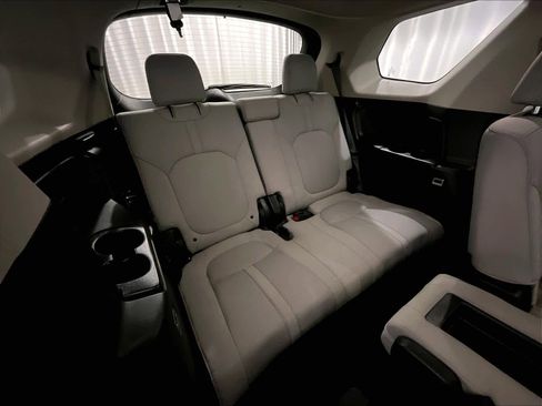 Used 2023 Honda Pilot LX image 17