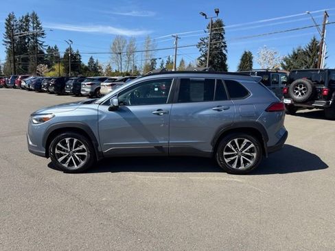 Used 2024 Toyota Corolla Cross XLE w/ Convenience Package image 8