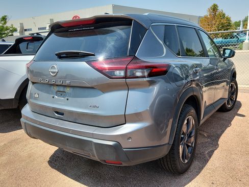 Used 2025 Nissan Rogue SV w/ SV Premium Package AWD/4WD image 2