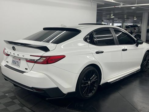 Used 2025 Toyota Camry SE FWD image 4